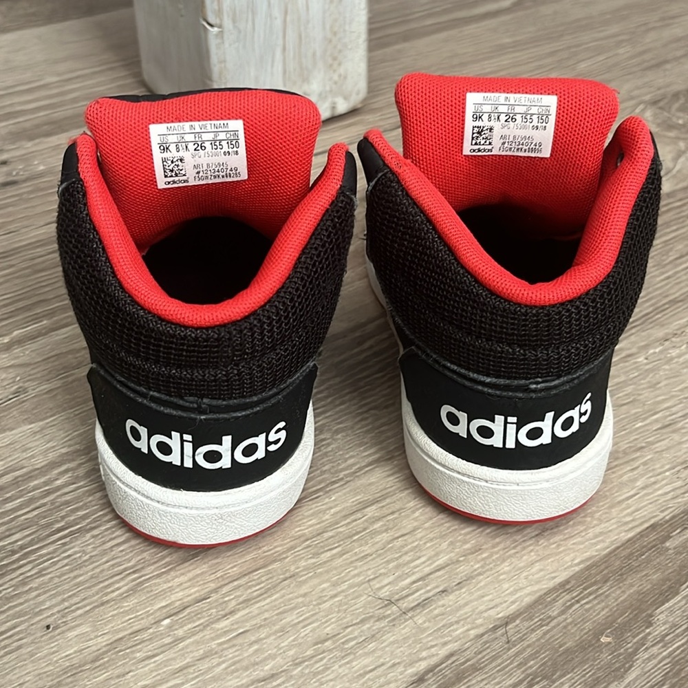Adidas hightops/9K - Picture 2 of 4